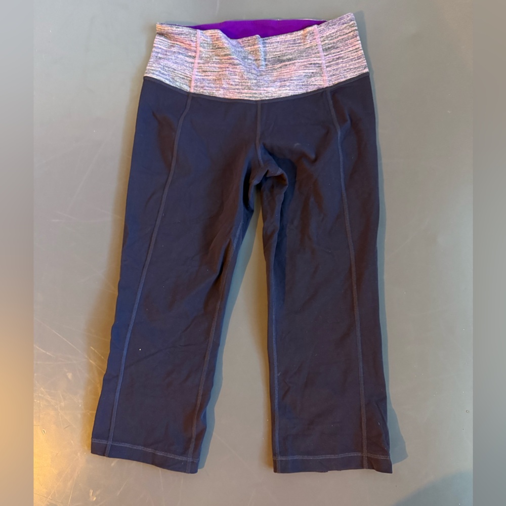 Lululemon cropped, purple legging